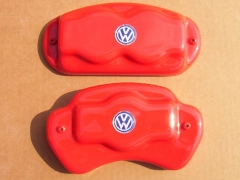 COPRIPINZE in ABS ad Alta Resistenza di Colore Rosso con LOGO VOLKSWAGEN Adesivo